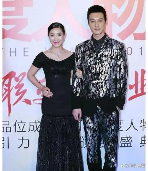 陶昕然和何建泽:时尚魅力与默契的完美组合