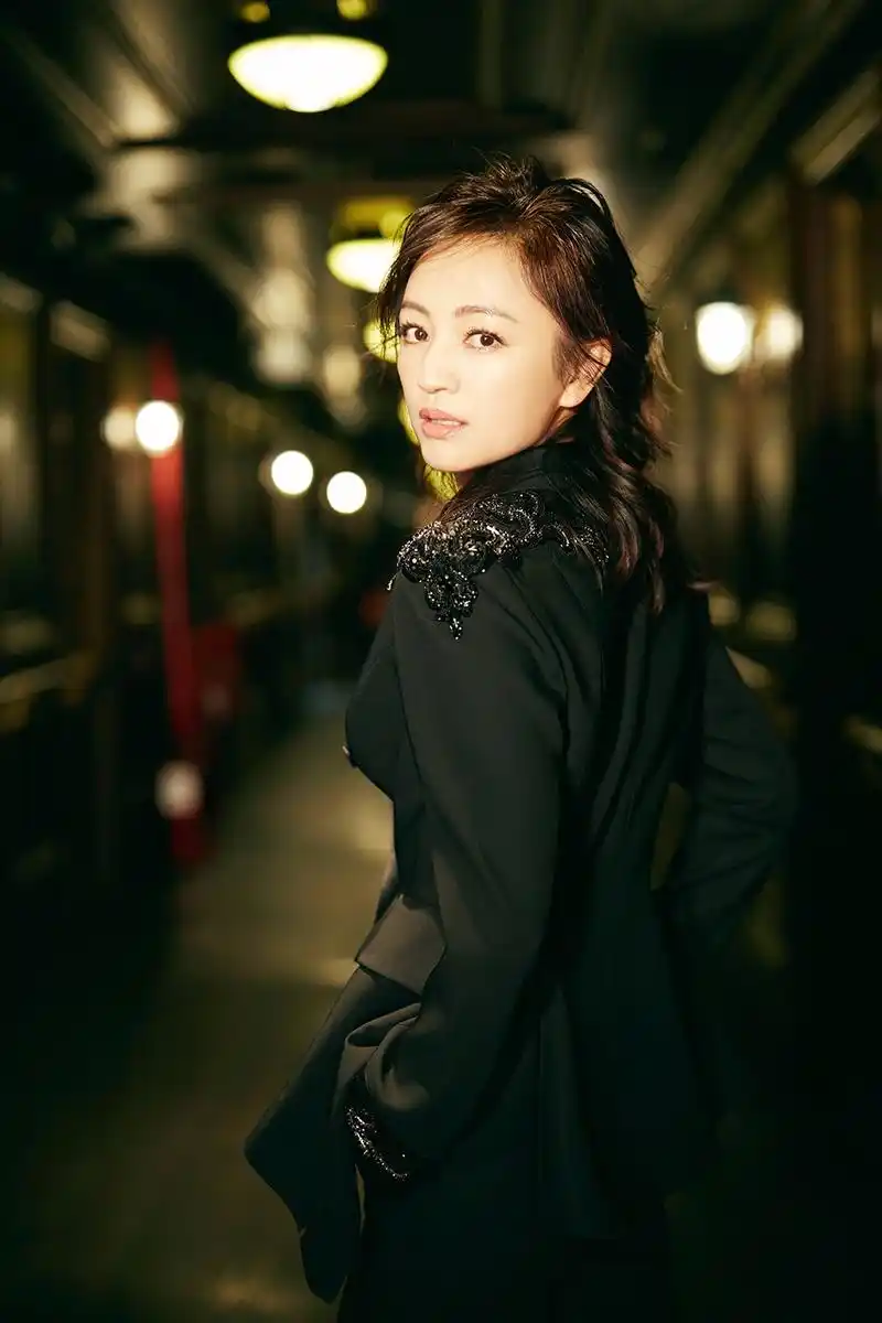 罗海琼优雅亮相盛典荣获年度实力女演员