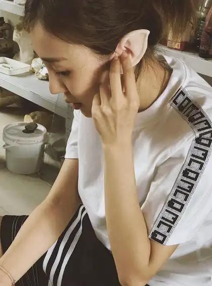 封神之天启现场探班曹赢心负责特效化妆