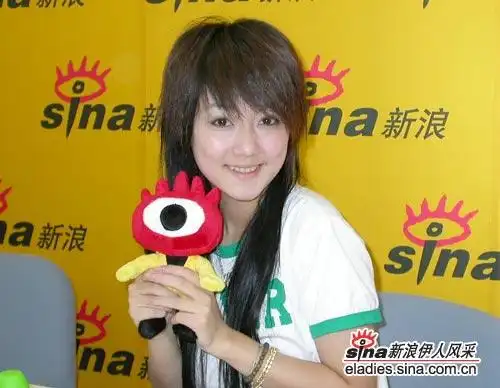 组图:超级女声热门选手夏颖作客新浪风采(13)