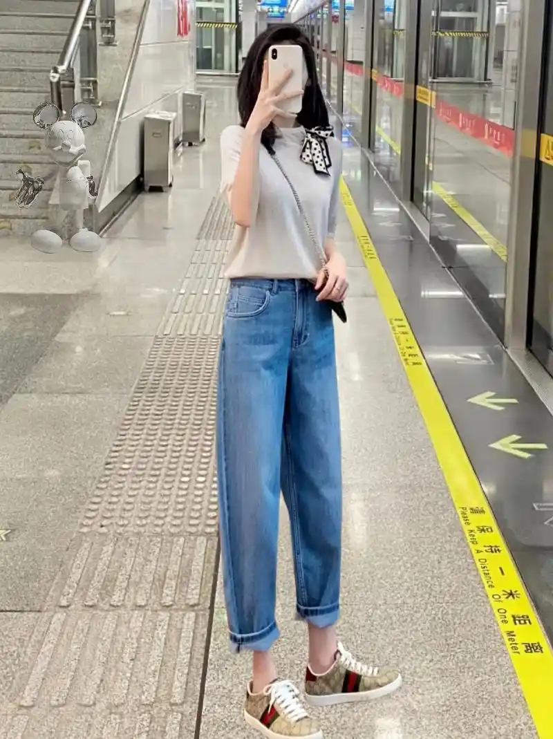 薄款梨形高腰牛仔裤