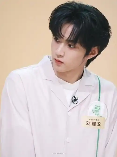 青年演员刘耀文