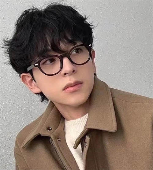 帅气男生卷发范本 轻盈时尚羊毛卷_男生烫发 - 美发站