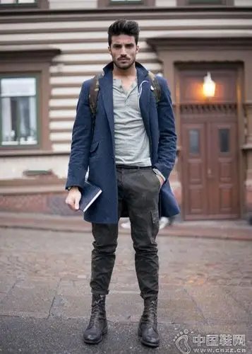流行时尚 时尚搭配    想穿出硬朗的军装风,怎么能没有一双帅气的军靴