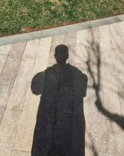 剃寸头的女孩们