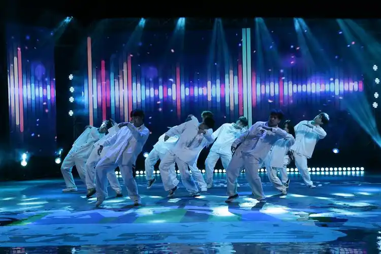 跳出青春风采,市民文化节首届大学生街舞大赛展演举行