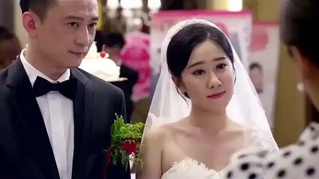 爱情万万岁:金娜参加前夫婚礼被嘲笑,不料总裁男友帮她找回面子