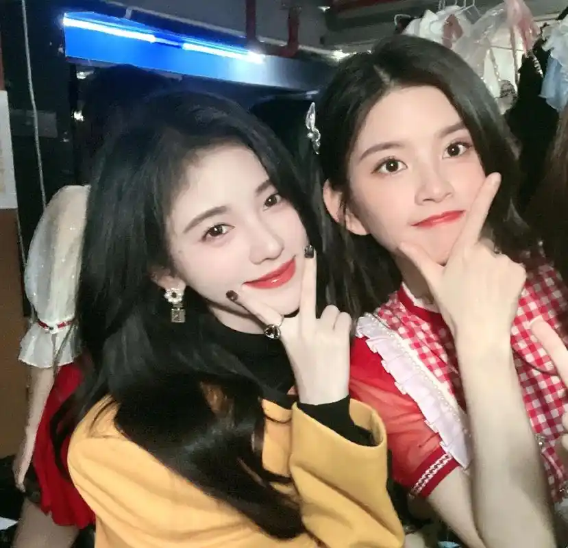 鞠婧祎去林思意毕业公演 #四鞠 #fyp #时代的眼泪 当 - 抖音