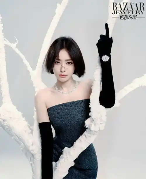 秦岚《芭莎珠宝》杂志大片,清冷优雅,美丽迷人_冰雪_力量_黑色