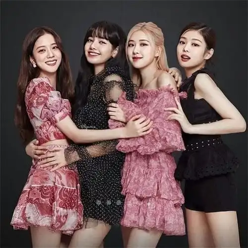 看到blackpink成员有说有笑,看来关系还是非常好的了