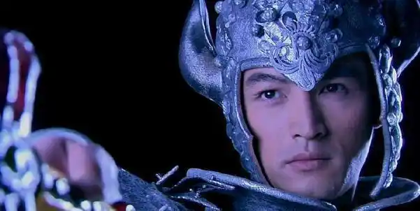 仙三飞蓬的头盔竟然出现在轩辕剑中宇文拓会戴吗