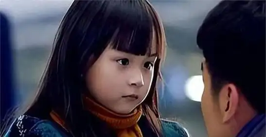 其实,刘楚恬的妈妈原本不打算让她过多接触外面的事,但刘导一番耐心的