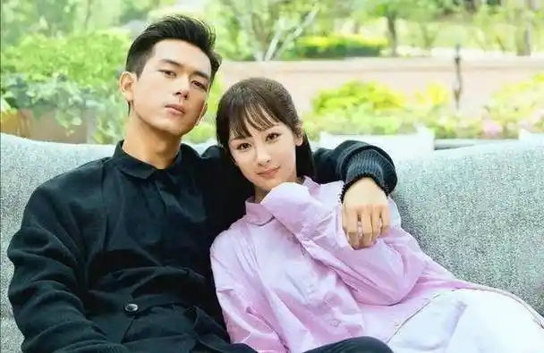 杨紫29岁生日李现凌晨发文庆生,张一山自称杨紫"男神"却无动静_白色