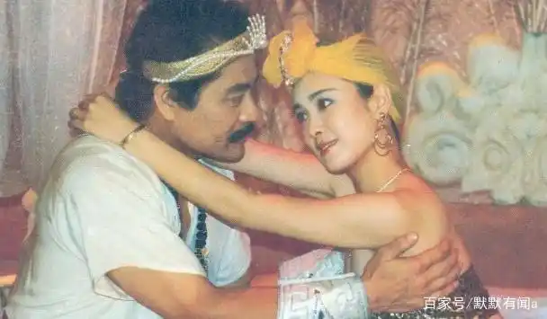 拍摄妲己和纣王水中嬉戏时,56岁的达奇提议加一场接吻