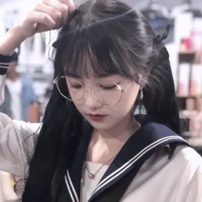 念七精致淑女温柔女生戴眼镜头像