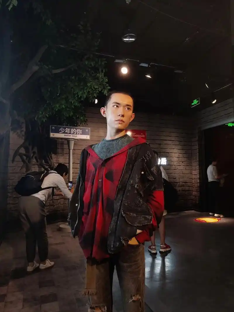 滴打卡杜莎夫人蜡像馆千玺真的太帅了易烊千玺杜莎夫人蜡像馆拍照