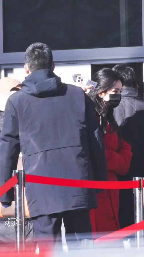 杨幂大象包#    杨幂春晚第二次联排路透!  背的大象包包好可爱!