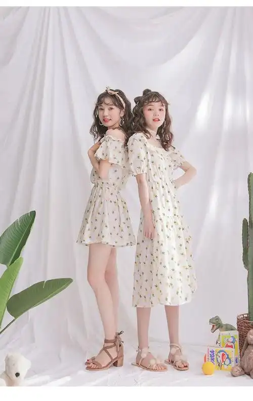 夏装2018新款女一字领露肩印花甜美荷叶边姐妹装连衣裙宽松闺蜜装