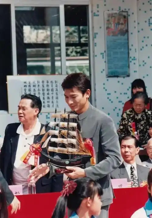 祖籍广东江门的天王巨星刘德华与家乡不得不说的那些故事