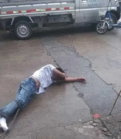 广东佛山男子拿菜刀砍死1老师咬伤1司机图