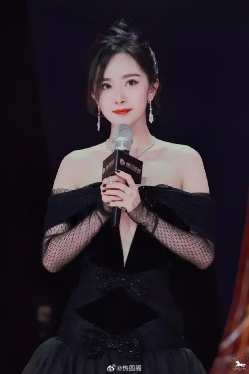 杨幂拾光盛典 黑色镂空裙造型#热图阁公众号#@热图阁