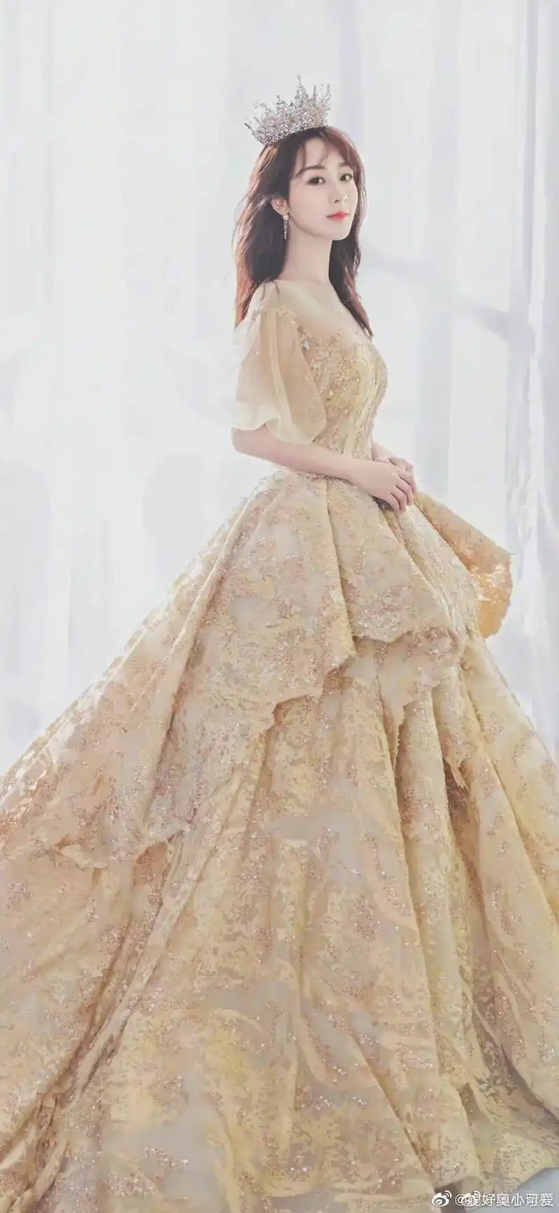 杨紫 #向900亿冲刺 你们最爱紫宝穿的哪套礼服?反正我都 - 抖音