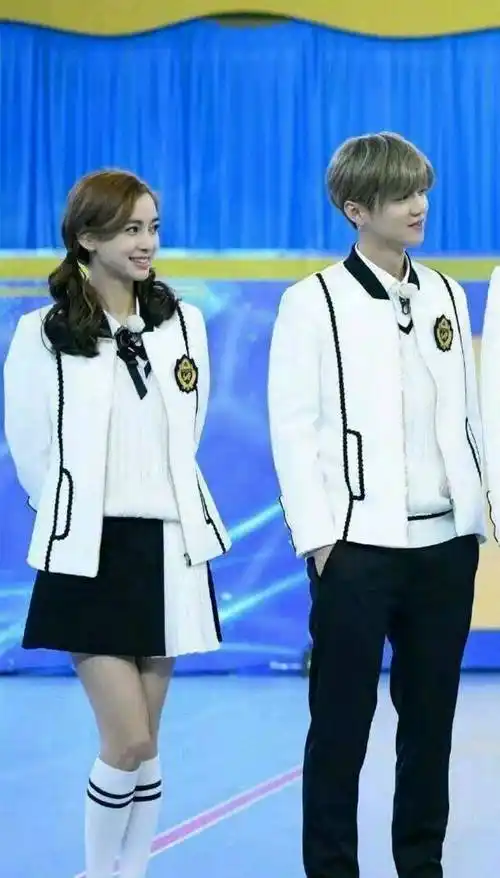 angelababy和鹿晗的关系一定不错,愿养眼的姐弟俩友谊长存!