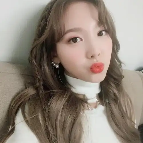 分享一下林娜琏头像自拍