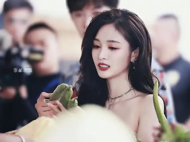 吴宣仪嘟嘟嘴好可爱啊,被小选美翻了_高清图集_新浪网