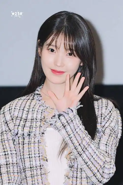 李知恩iuaena格子马甲可爱写真