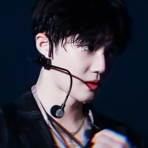 221.金俊勉头像(色散滤镜)