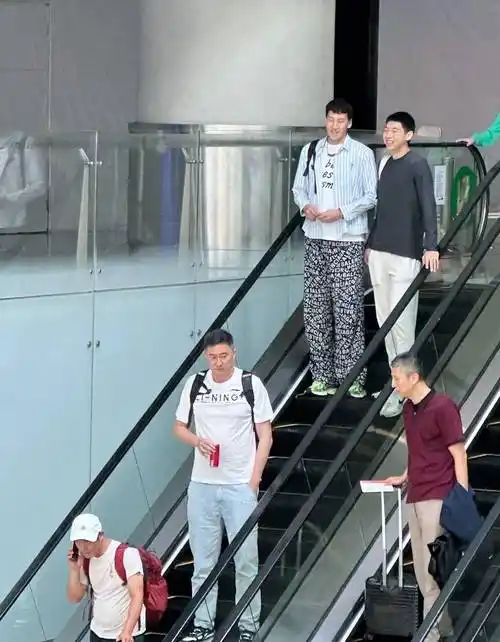 王哲林大婚,胡明轩,沈梓捷等好友到场祝贺,杜锋也来了!