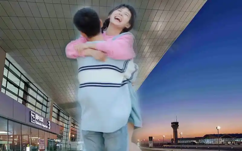 《满满喜欢你》左岸留学归来,小满激动缠腰抱狂亲:老公我好想你