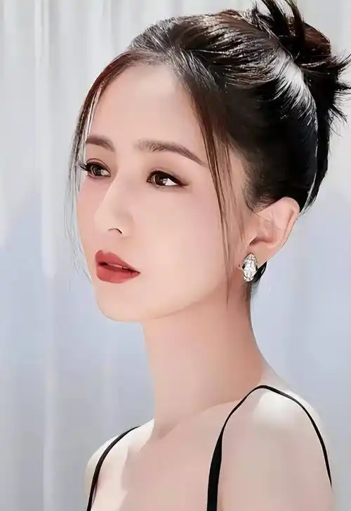 佟丽娅时尚照尽显自信与美丽_白色_黑色_气质