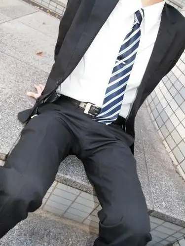 1415-又见西裤门:腰带的皮革和金属,裤门的线条和