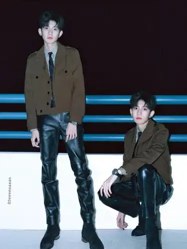 王源cp情侣图照来袭酷帅十足的双生源哥