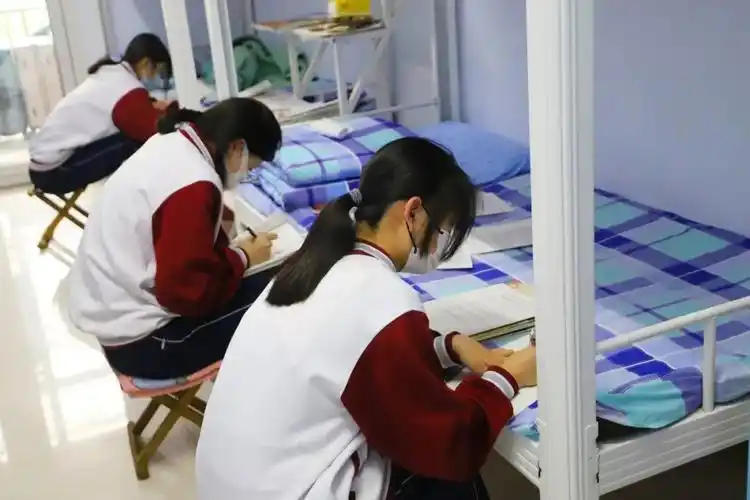 石家庄精英中学邢台校区丨今年的读书日有点不一样 - 学校新闻