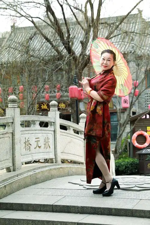 其它 旗袍佳丽秀古城 写美篇摄影:峻青 诗文:峻青 古城洛邑冷香飘,艳