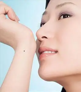 你手臂上有这五颗吉痣吗