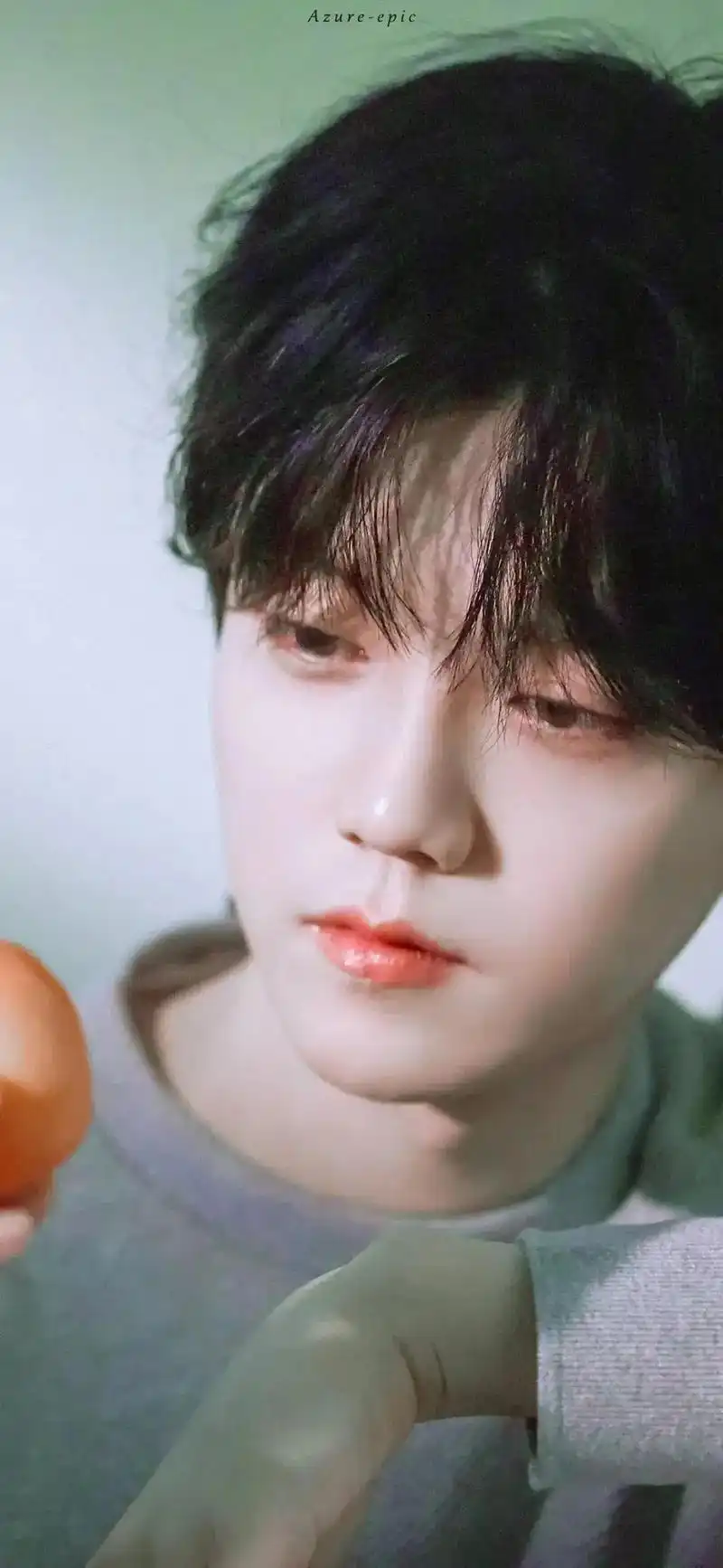 鹿晗魅力席卷壁纸市场,帅哥系列再添佳作 在帅哥系列壁纸的第22期中