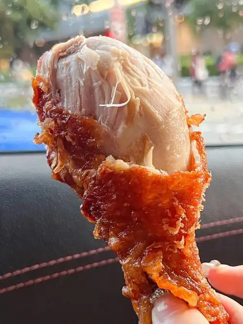 95为啥吃播都爱嗦粉,吃鸡腿子,还有就是生腌海鲜.