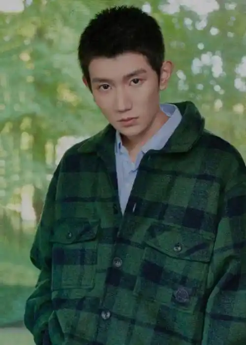 王源庆祝19岁生日,易烊千玺王俊凯掐点送祝福,私下称呼很感人_发展