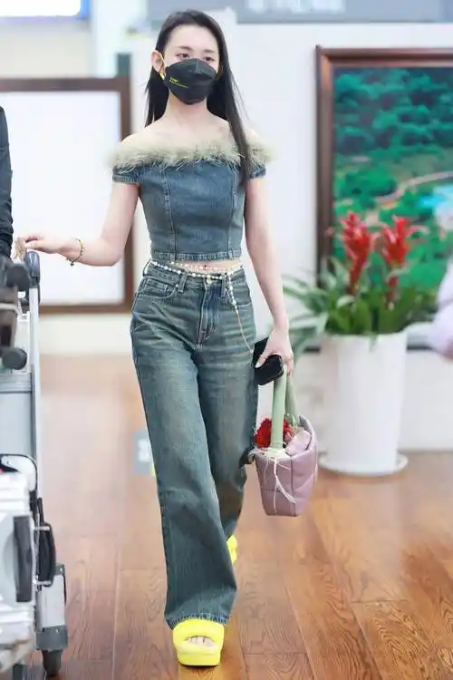 蒋依依少女初长成变身氛围感美女_双流机场_成都_旅行