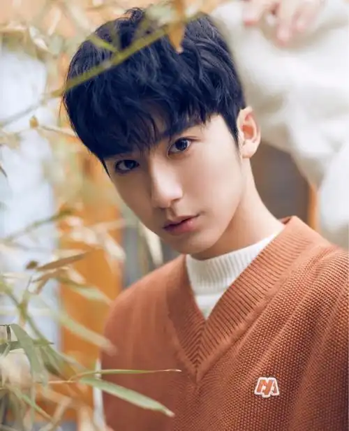 p>郝富申,1999年11月17日出生于辽宁省大连市,中国内地影视男演员.