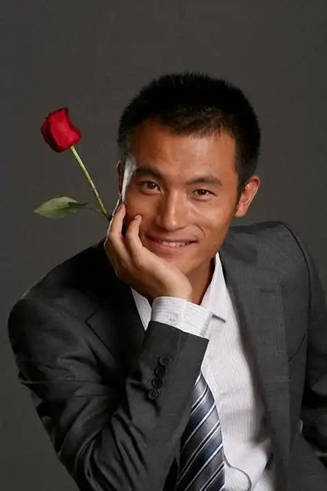 演员耿乐,家世显赫,是新中国国徽设计师的孙子,同时也是《黄河大合唱