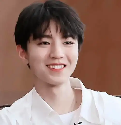 王俊凯是怎么做到又帅又甜的,笑.