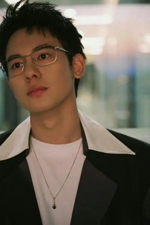 胡先煦睡觉也别摘眼镜