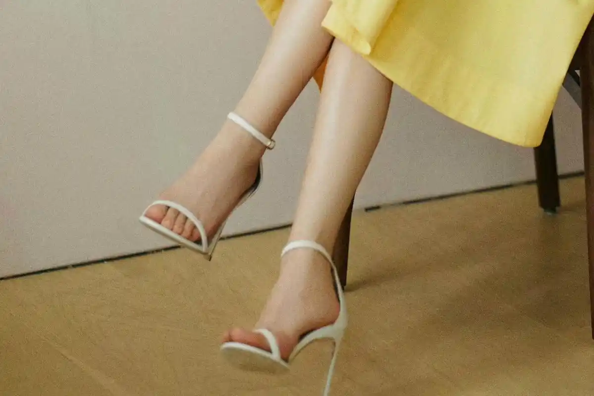 谭松韵  高跟凉鞋美脚