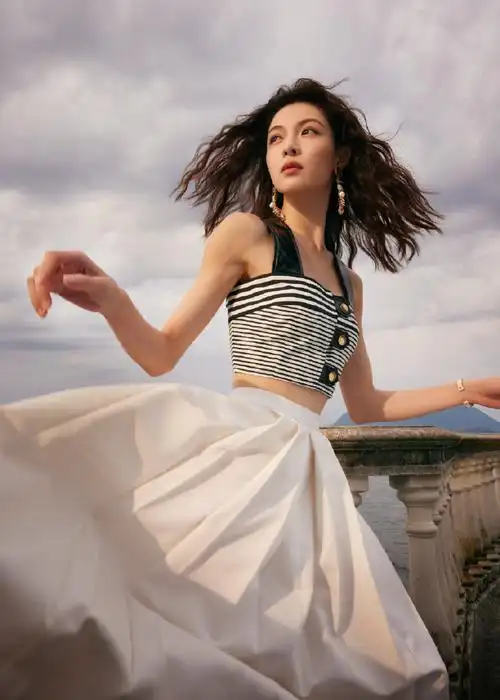 钟楚曦好优雅##钟楚曦吊带半身裙