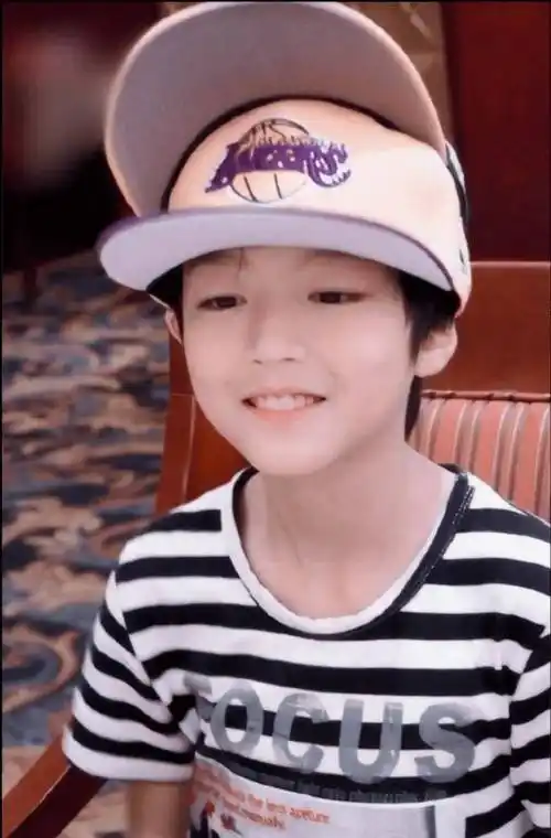 爱豆小时候,范丞丞似奶团子,王俊凯乖巧,看到千玺不厚道地笑了_王源